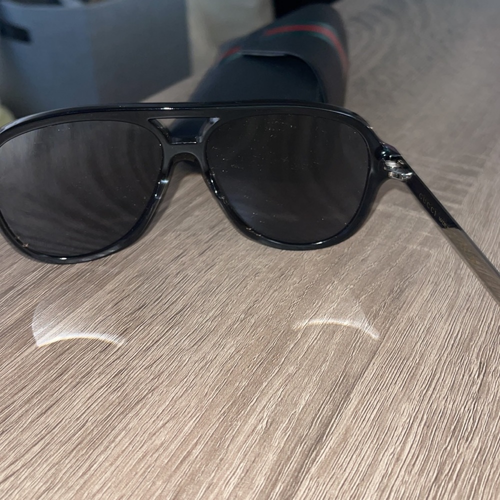 Like new mens gucci aviator sunglasses - Picture 3 of 5